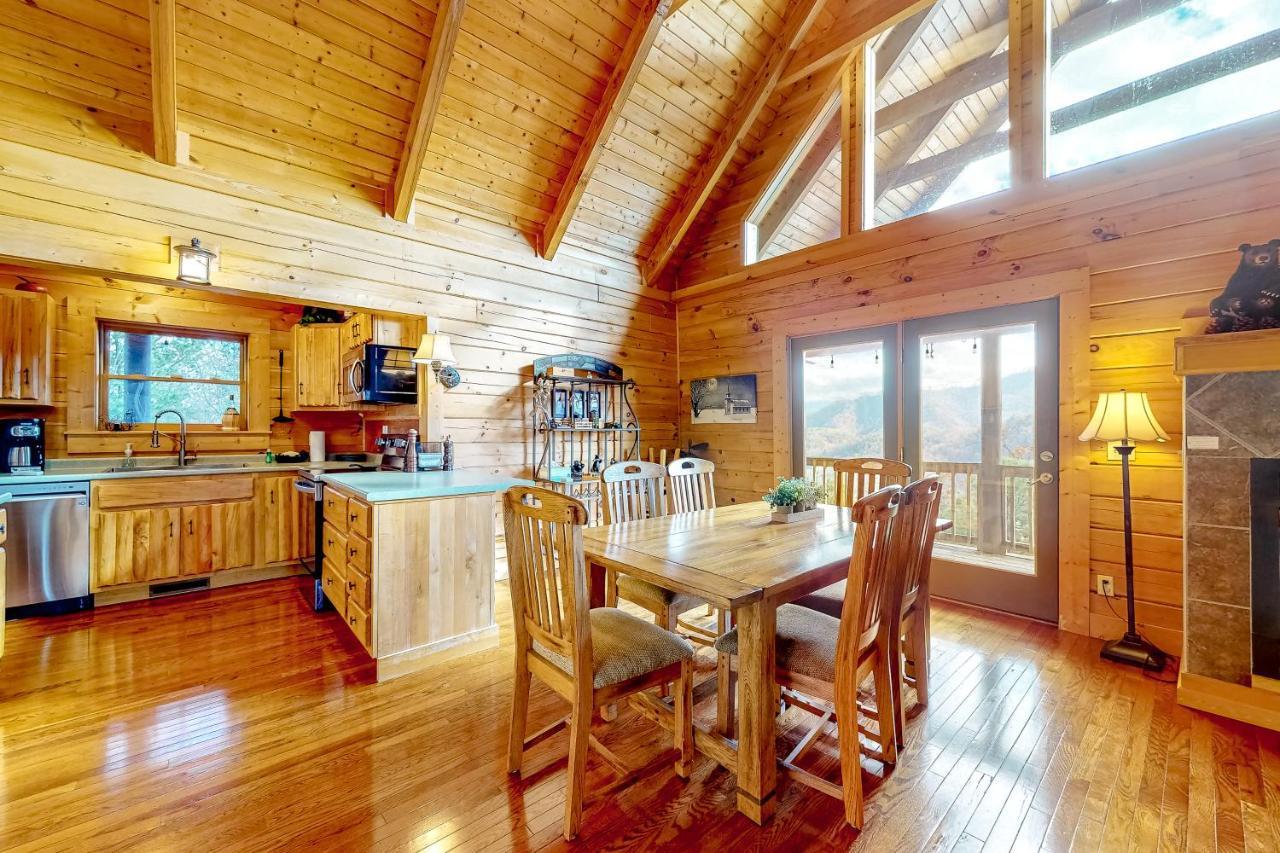 Lazy Bear Lodge Sevierville Exterior photo