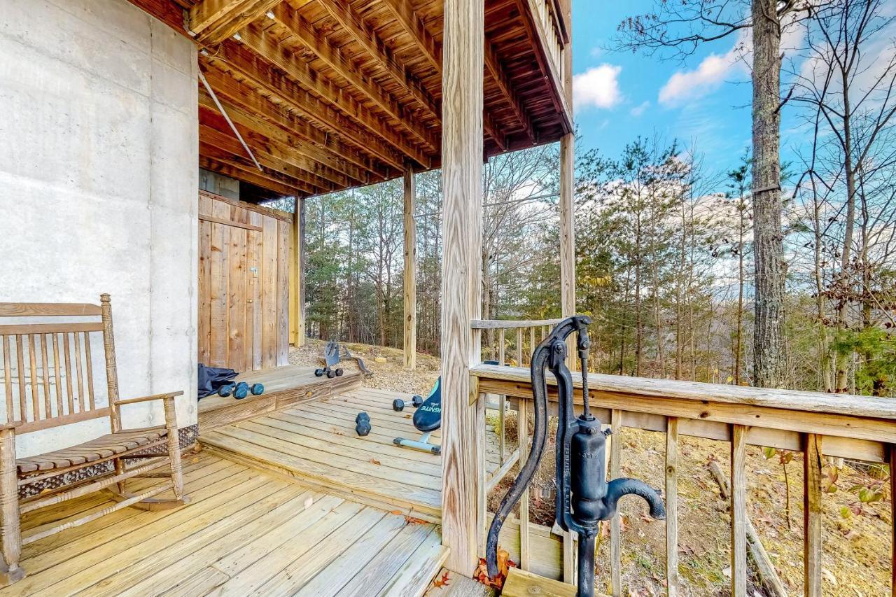 Lazy Bear Lodge Sevierville Exterior photo
